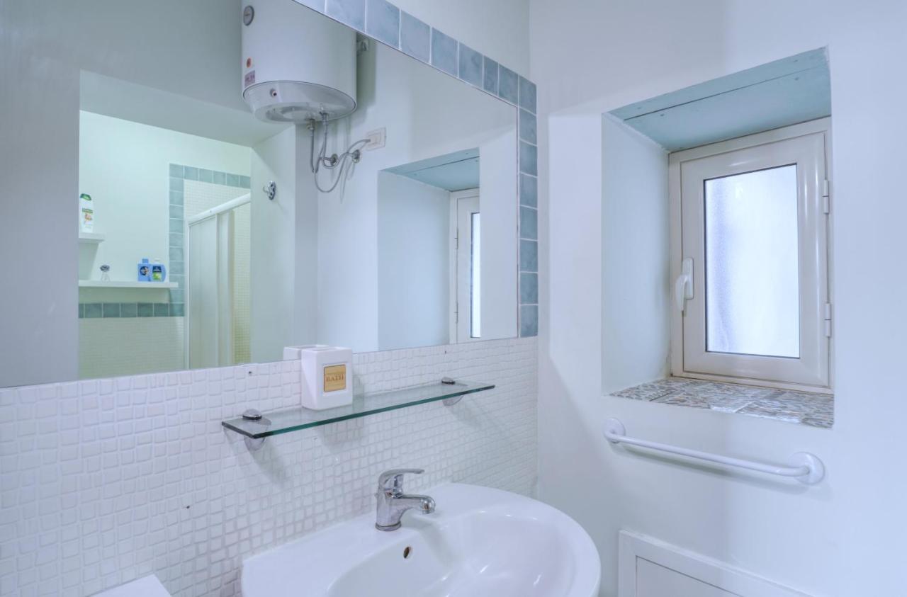 Porto Salvo Apartments - By Vacation Service Чефалу Екстериор снимка